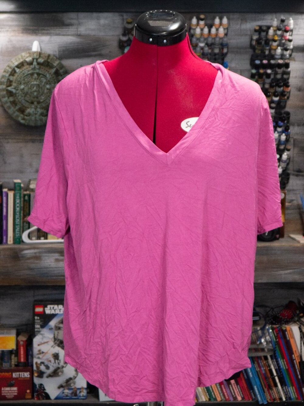 A New Day women’s short sleeve V-neck top in size XL.